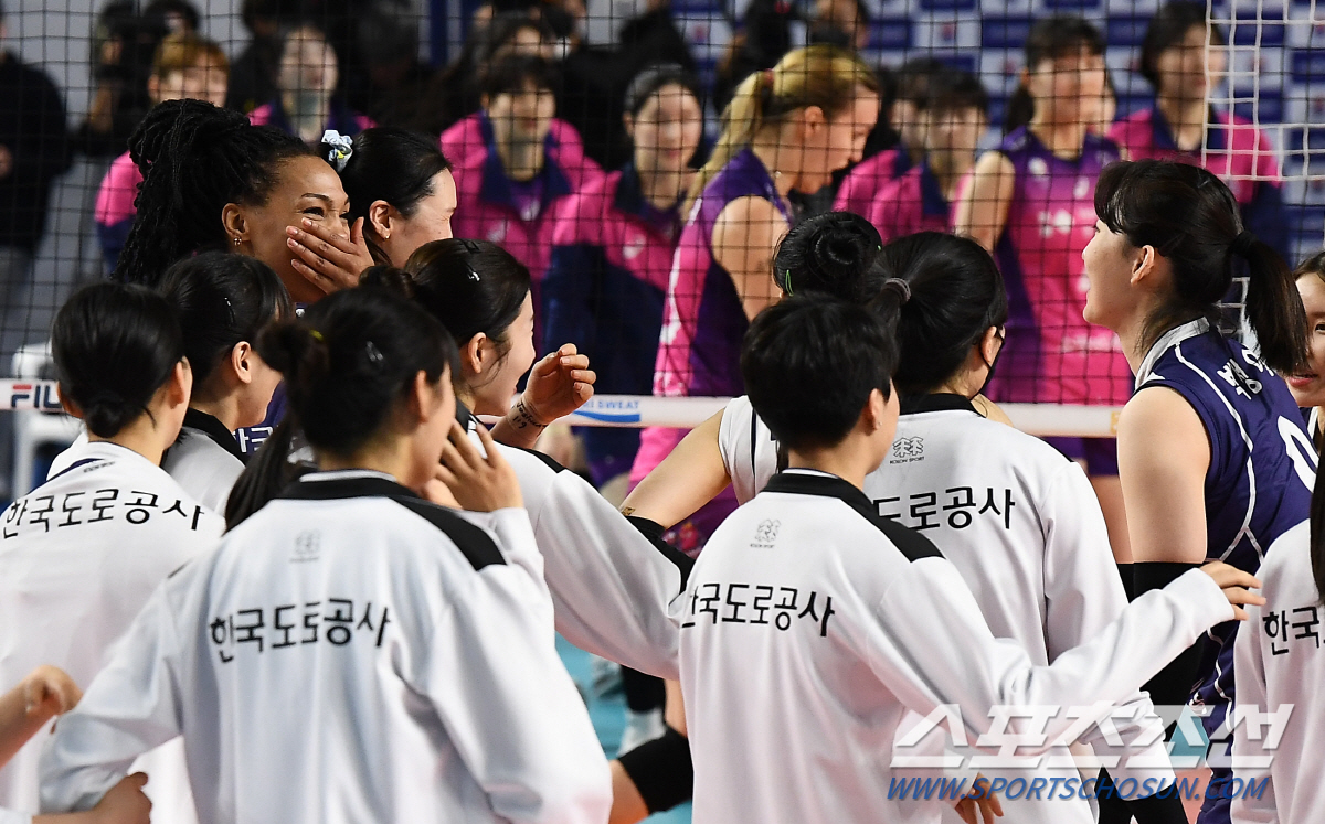 '귀화라도 할까요?' 봄배구 이끈 복덩이 캣벨..'우승으로 해피엔딩 꿈꾼…