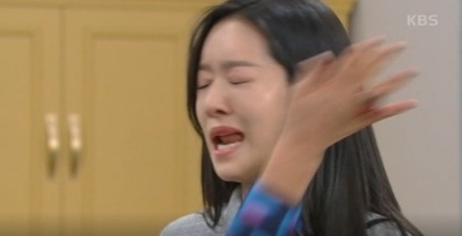 "뺨 맞은 스튜어디스 혜정아"…차주영, 따귀 맞는 연기에 진심→김히어라 …