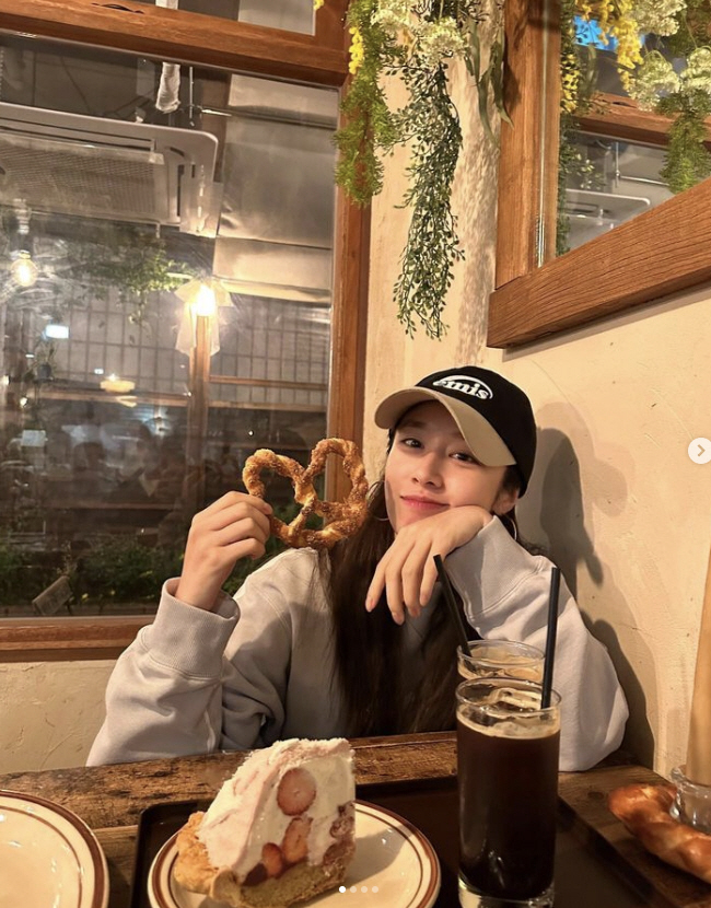 '새댁' 지연 '♥황재균' 얼마나 좋으면 '빵으로 하트'