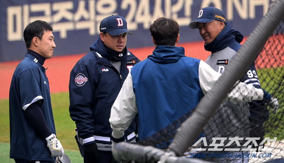 '곰에서 공룡이 된 남자' NC 박세혁, 친정팀 두산 선수단 만나 활짝미…