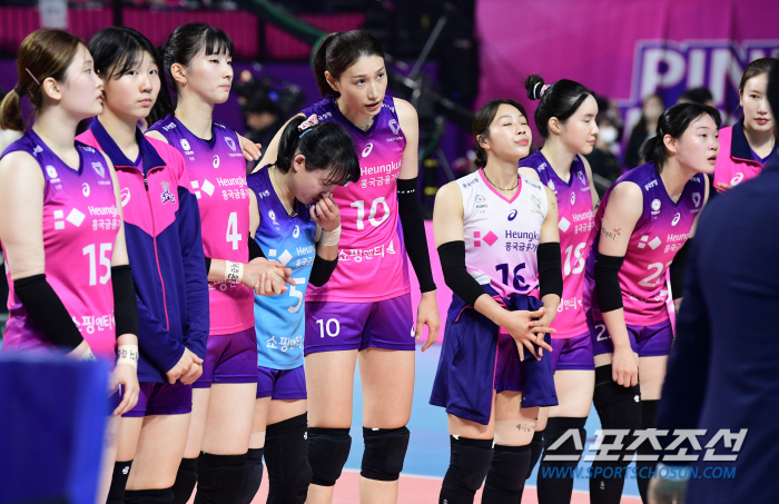 '권순찬의 저주인가' 하늘은 흥국생명에 우승컵을 허락하지 않았다