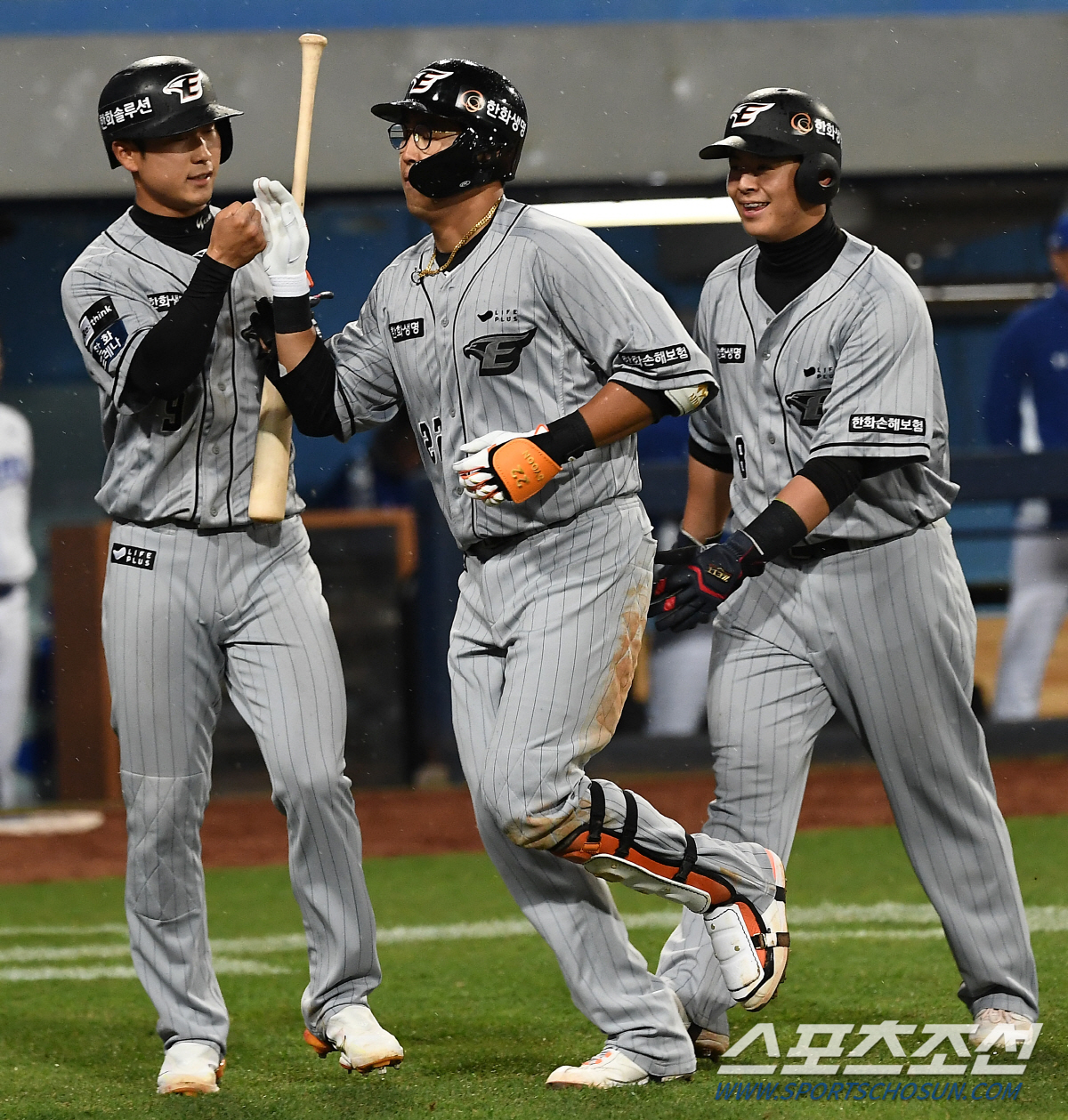 '여기 보세요 찰칵!' 90억 FA 타자의 홈런포가 터진 순간..'이글스…