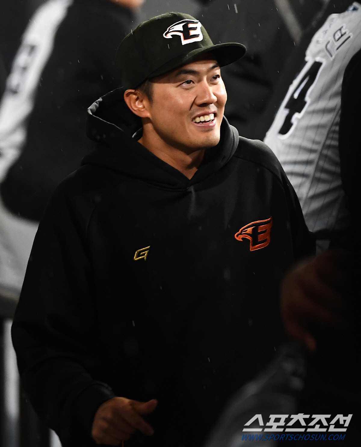 '여기 보세요 찰칵!' 90억 FA 타자의 홈런포가 터진 순간..'이글스…