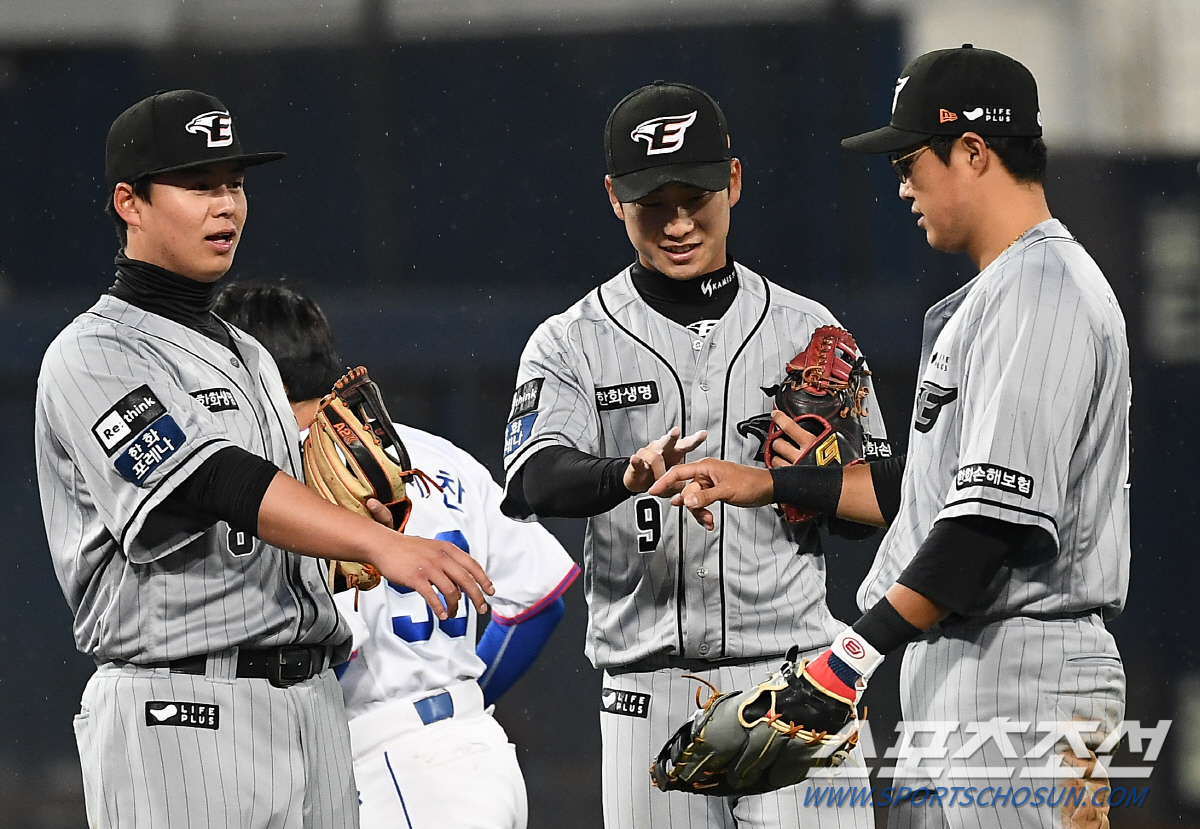 '여기 보세요 찰칵!' 90억 FA 타자의 홈런포가 터진 순간..'이글스…