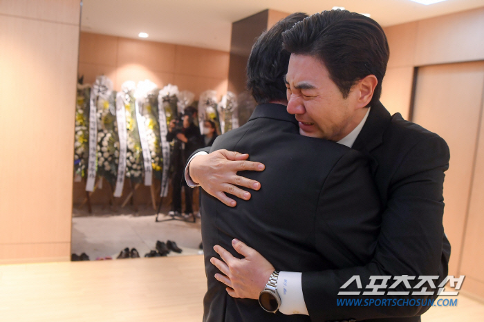 [종합] 故 현미 장례, 조카 한상진 오열→윤석열 대통령 근조화환…이어지…