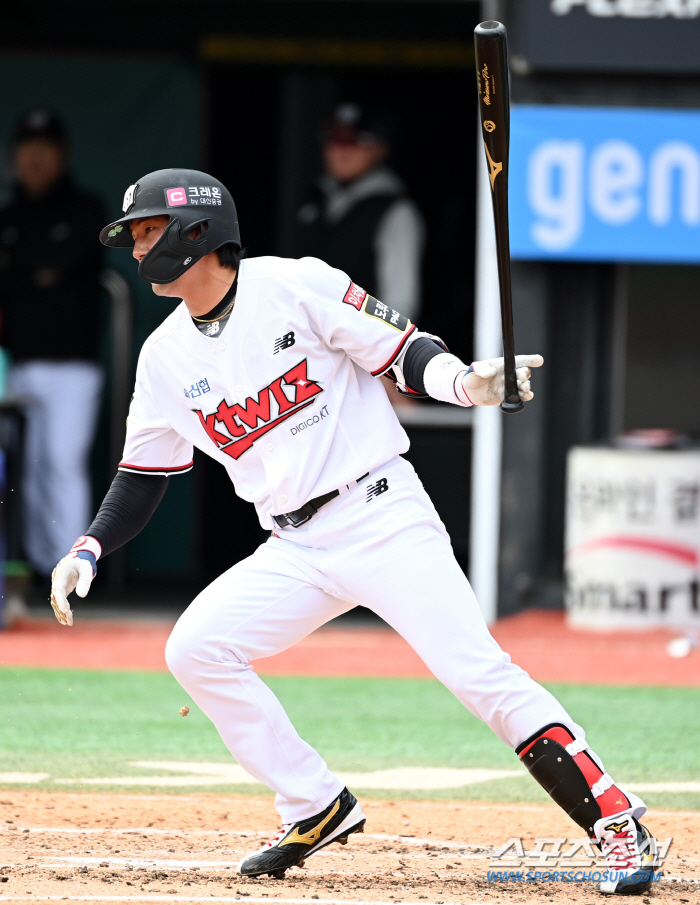 심판 맞은 타구에 룰적용 미스. KT 공짜 1득점. KBO 오심 확인[공…
