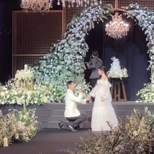이승기♥이다인, 행복한 입맞춤+눈물...'결혼해줄래' 셀프 축가까지 '로…