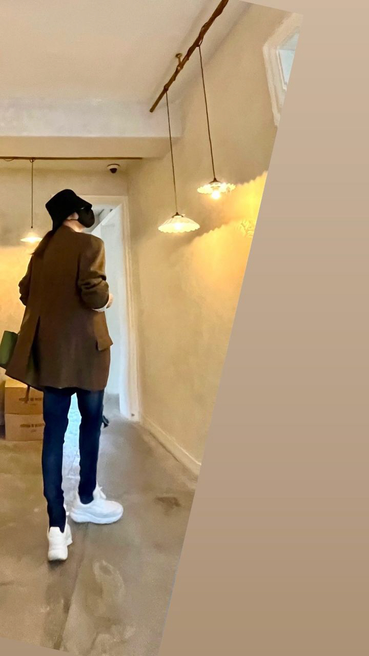 김혜수, 꽃시장을 런웨이 만드는 클라스...170cm 무보정 뒤태