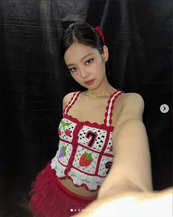 '얼굴 부상' 블랙핑크 제니, 눈 밑 반창고도 '핫'.."부상 오래가네"