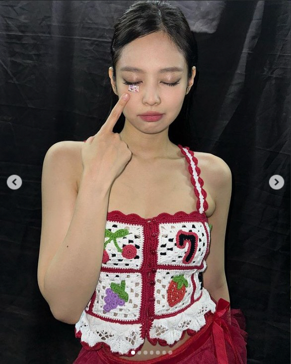 '얼굴 부상' 블랙핑크 제니, 눈 밑 반창고도 '핫'.."부상 오래가네"