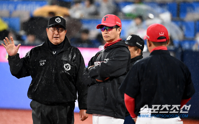 '노게임→취소→노게임' 수원의 비가 야속했던 KIA의 웃픈 농담 "불펜 …