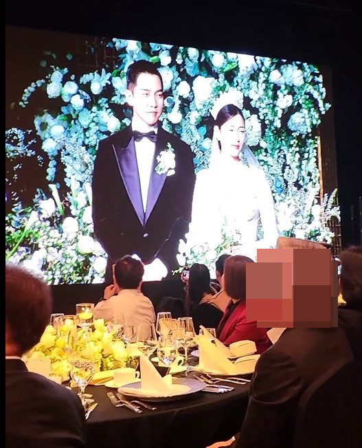 [종합]'이승기♥' 이다인, '여왕의 대관식' 연상시킨 대형 티아라에 드…