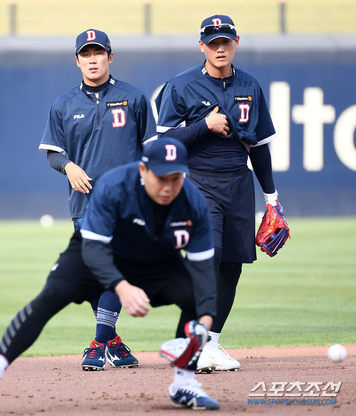 '코치님 너무한 거 아닙니까!' 양의지는 편하게·허경민은 진땀나게 '조성…