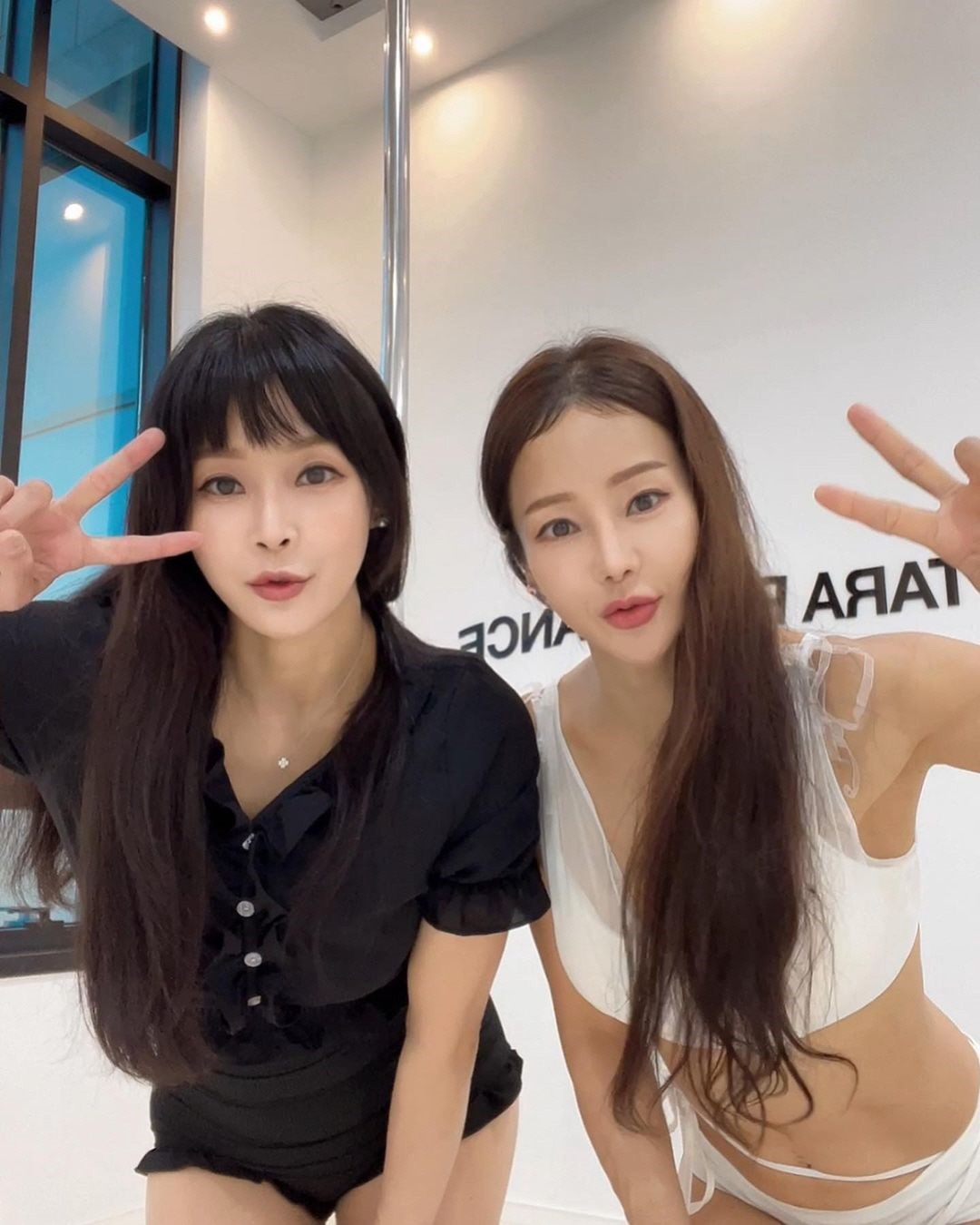 '52살' 미나, '46살' 동생과 여행 후폭풍 "2kg 찌고 복근도 사…