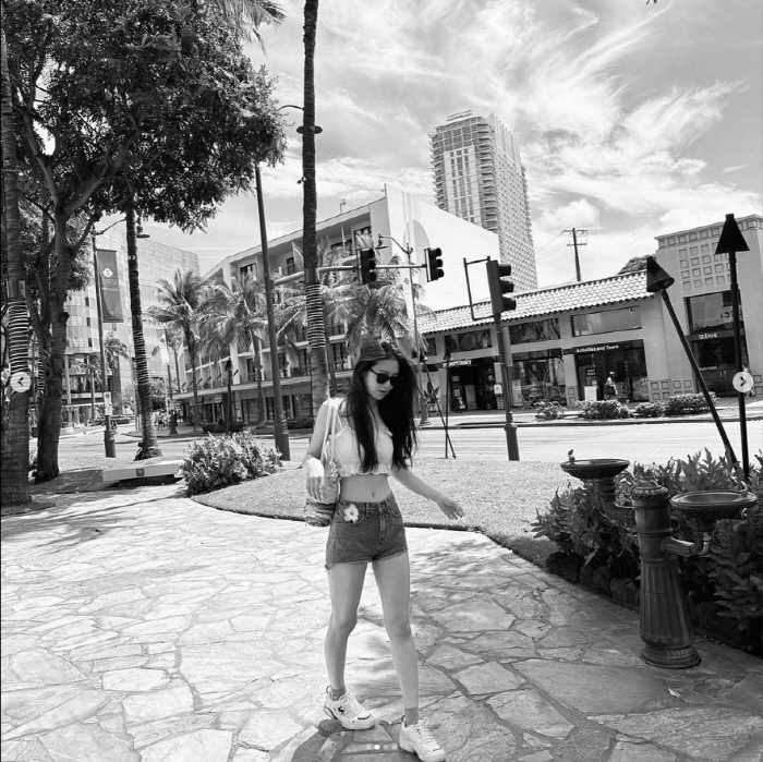 신예은, '168cm·42kg' 깡마른 실제 몸매 이런 느낌…쏙 들어간 …