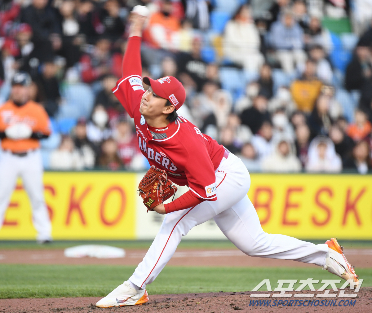 ‘멋지다~영진아!’…한화 킬러 기립박수 받은 대전 토박이 루키의 완벽투 …