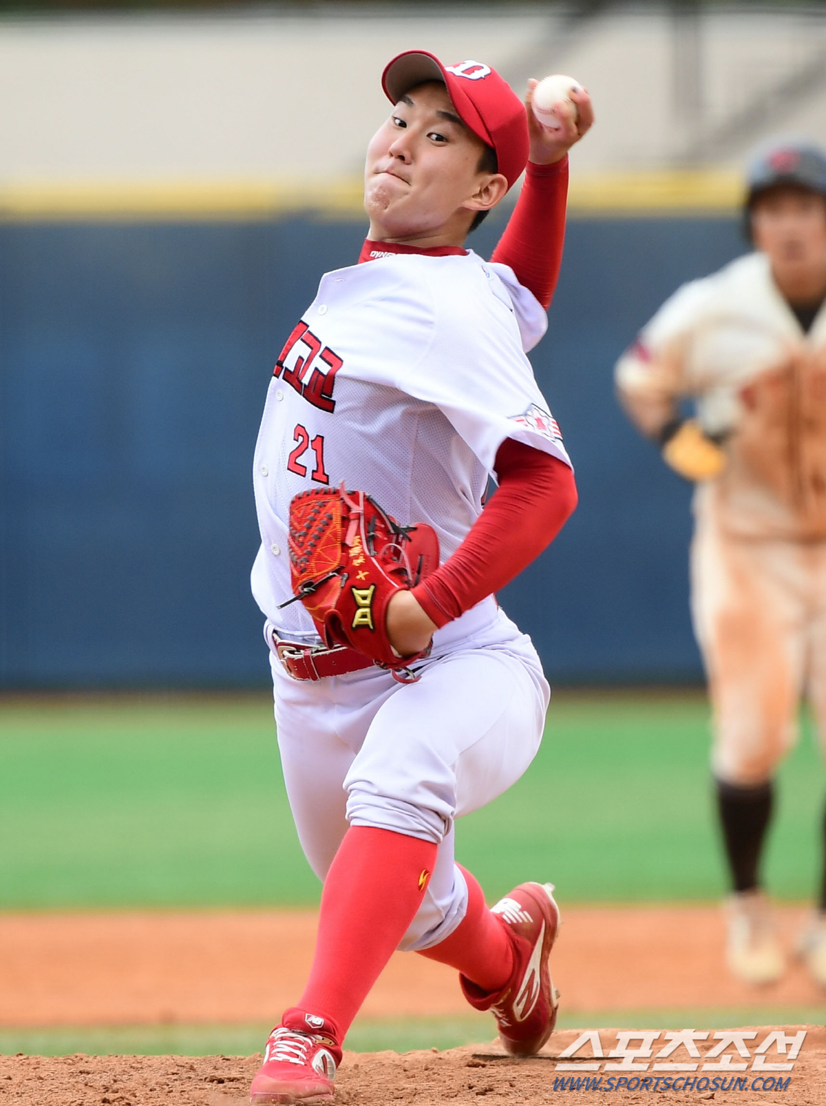 ‘멋지다~영진아!’…한화 킬러 기립박수 받은 대전 토박이 루키의 완벽투 …