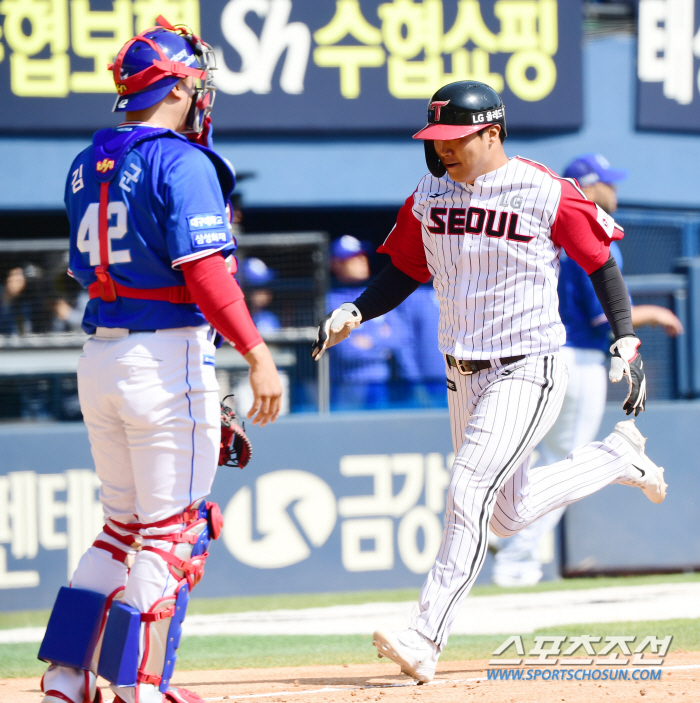 LG, 2G 연속 끝내기→4연승! 방심 파고든 한방…삼성 4연패 늪 [잠…