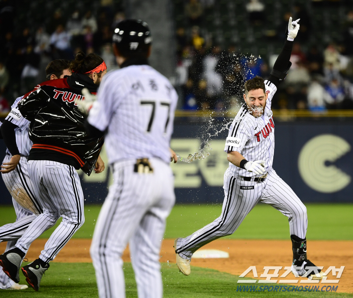 '네가 야구선수냐'는 비난 받던 외인의 반등, "LG 외인 흑역사, 깨부…