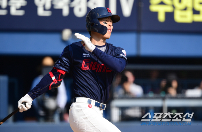 '타구속도 KBO 1위' 3할타자, 포지션 이동 후 타율 0.154 부진…