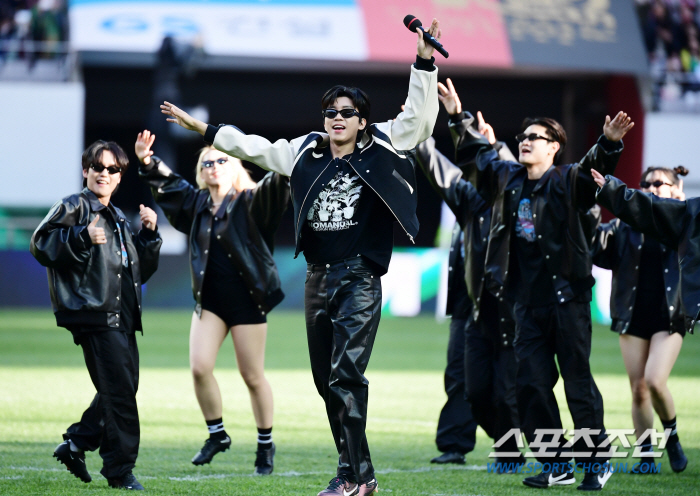 [종합] 임영웅, 완벽한 축구 히어로…대포알 시축+축구화 댄스→최다관중·…