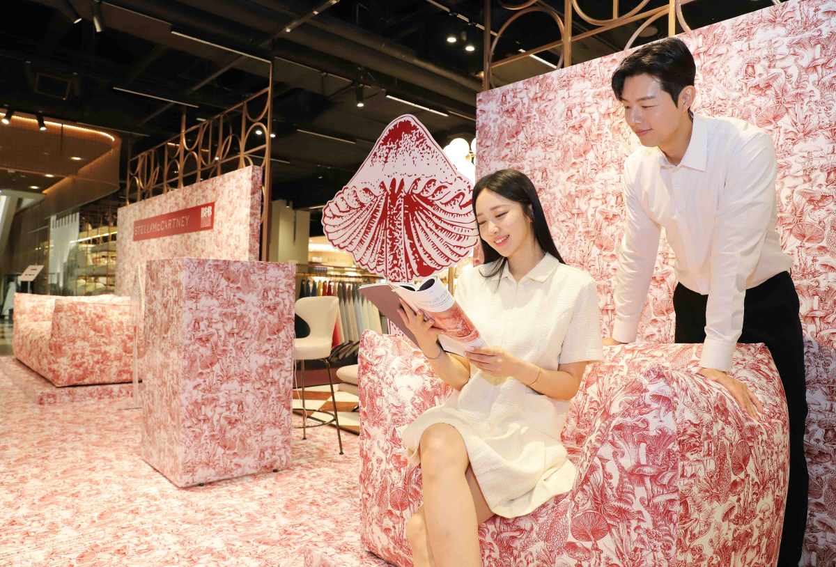 신세계백화점 강남점, 14일까지 르밤볼레X스텔라 맥카트니 컬렉션 등 소파…