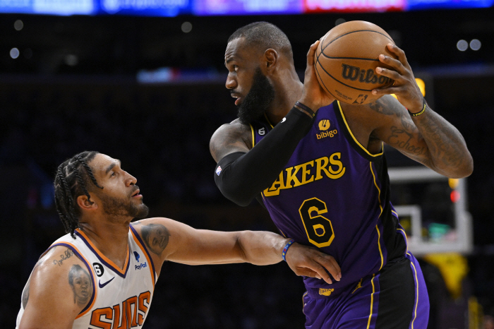 1경기만 남긴 NBA 순위. 깔끔한 동부, 혼란 그 자체 서부. 커리의 …