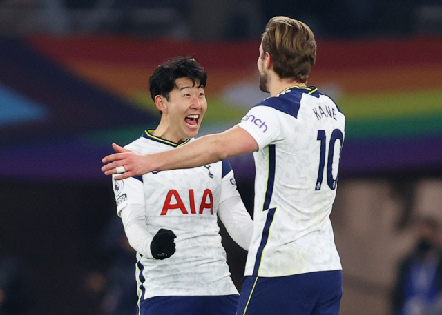 "토트넘 전설X라커룸 인싸" BBC도,동료들도 극찬한 SON 100호골