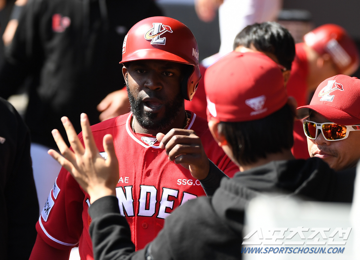 [대전현장]"첫 경기 3.1이닝 8실점 맥카티 맞나?" 한화타선 6이닝 …