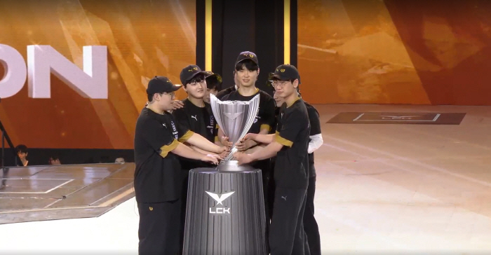 젠지, T1을 3대1로 꺾고 역대 LCK 3번째 정상 올랐다