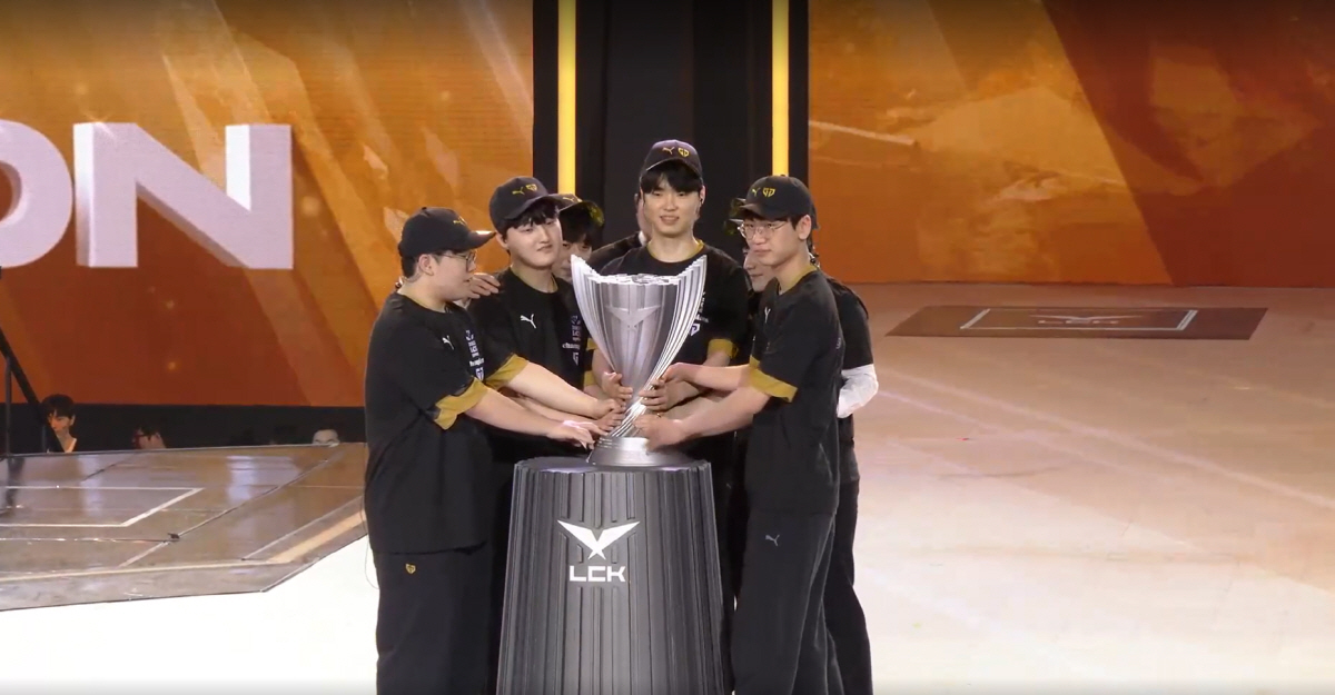 젠지, T1을 3대1로 꺾고 역대 LCK 3번째 정상 올랐다