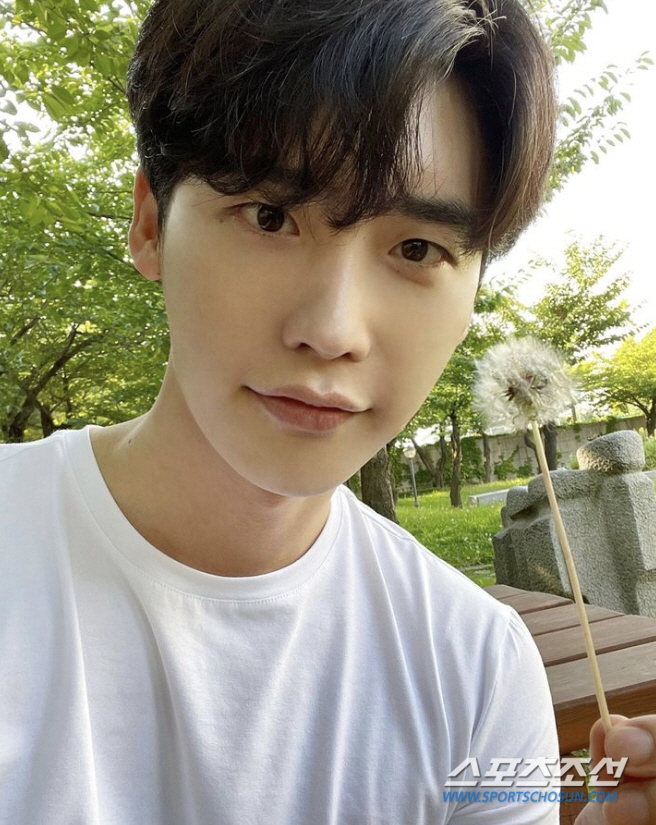 [SC이슈]이종석, '콜 포비아' ♥아이유에게 전화 대신 민들레 홀씨 날…