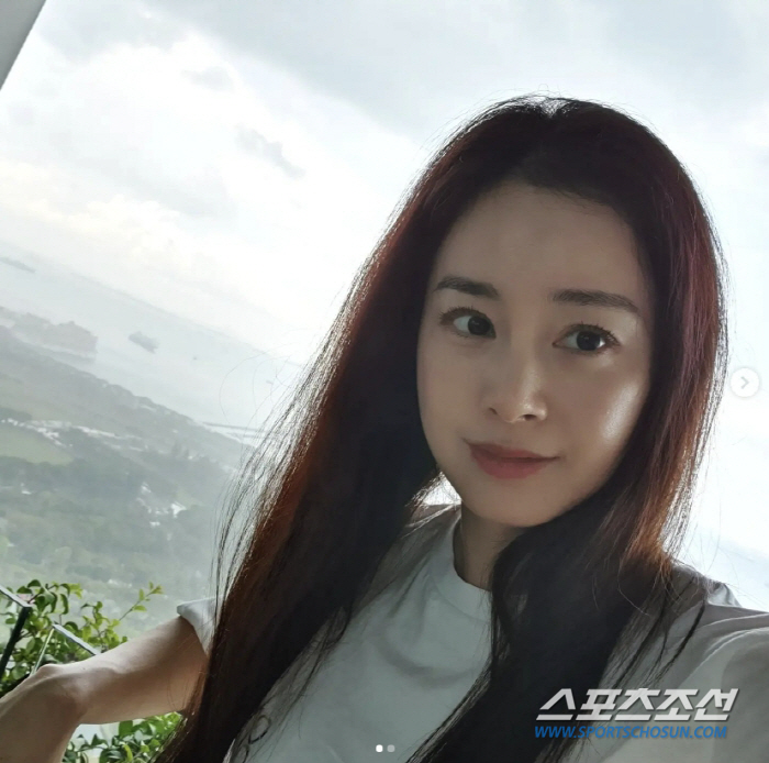 '얼굴 낭비' 김태희, "한동안 일상 집중해 살다가…".  '셀카 바보'…