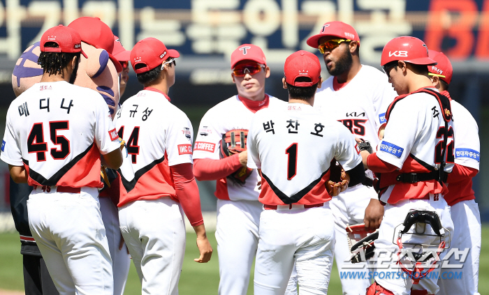 '싱커가 151km? 이걸 어떻게 쳐!' 타이거즈 '복덩이' 메디나..'…