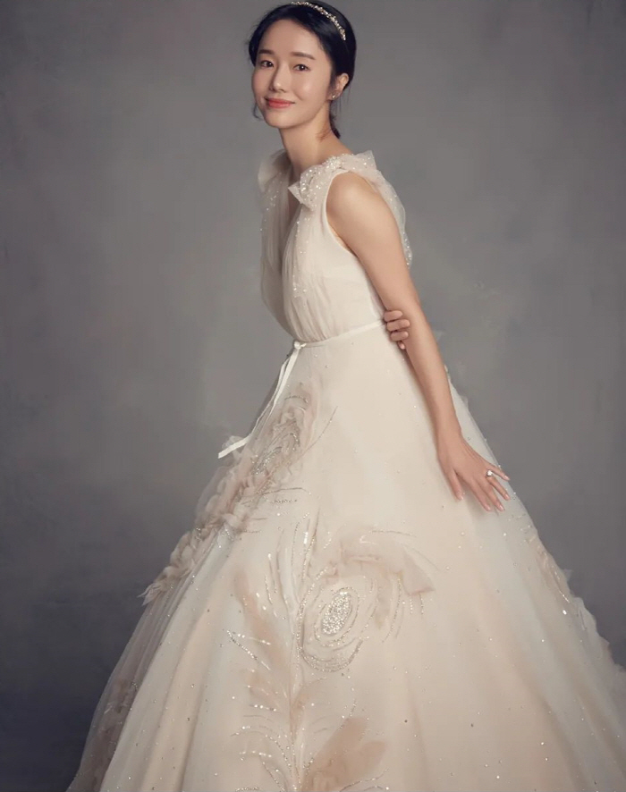 '의사♥' 이정현, 결혼 4주년 자축...미공개 웨딩화보