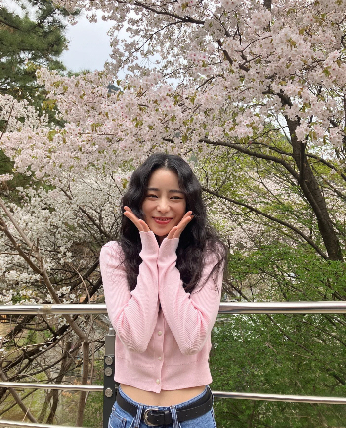 '♥이도현'이 찍어줬나..임지연 "내 벚꽃" 상큼한 미소에 미모