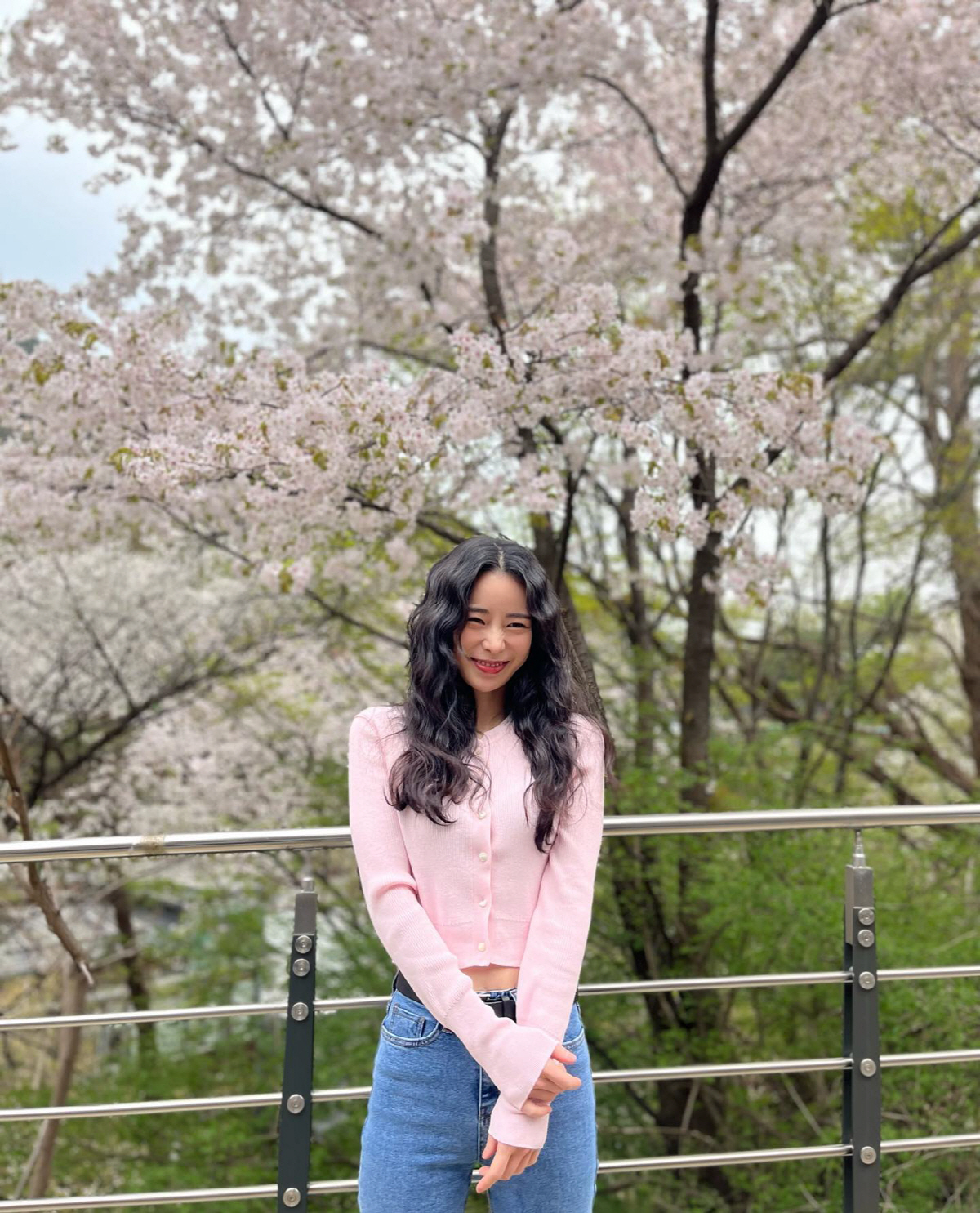 '♥이도현'이 찍어줬나..임지연 "내 벚꽃" 상큼한 미소에 미모