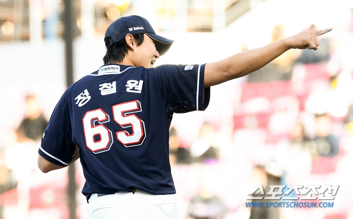 무사 만루→'K-K-땅볼' 무실점…5G ERA.0 '멘탈 甲' 신인왕, …