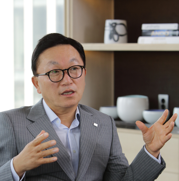 '13년 연속 배당금 전액 기부' 박현주 미래에셋 회장, 누적기부액 30…