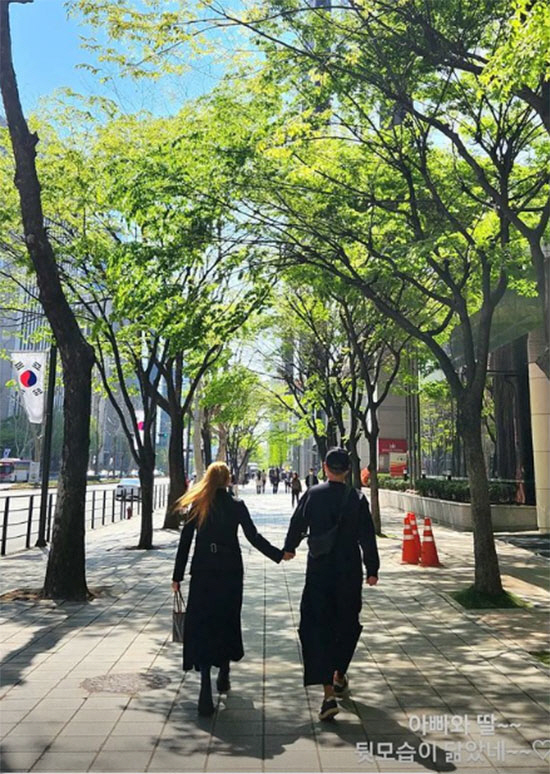 김지호♥김호진, 비올리스트 딸과 샴페인 한잔~ 훌쩍 큰 미모 '똑닮'