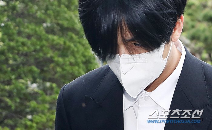 라비, 병역 면탈 혐의로 징역 2년 구형…"평생 속죄"