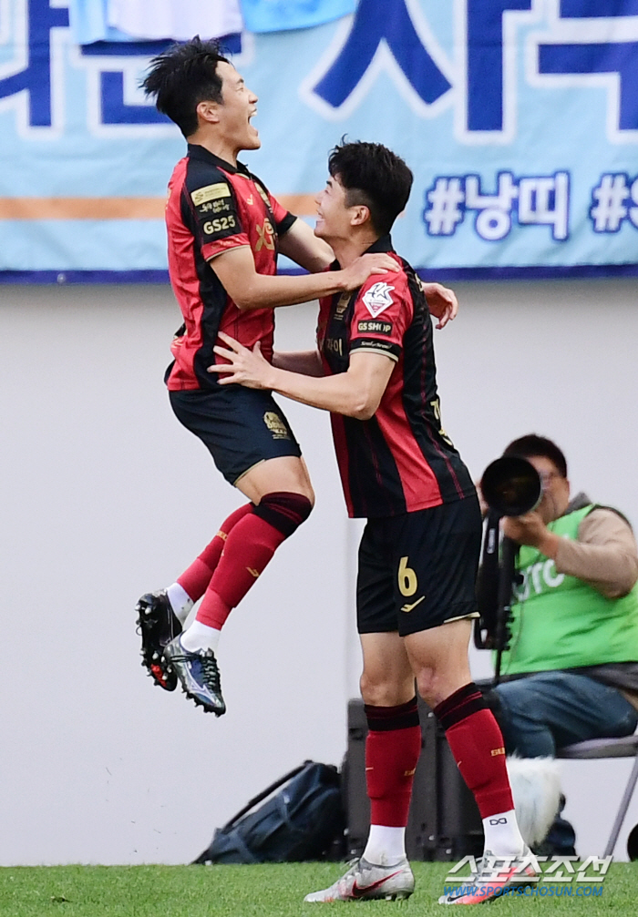 "아저씨들이 자꾸…" 베테랑 FC서울 기성용, 웃으며 날린 강력한 메시지