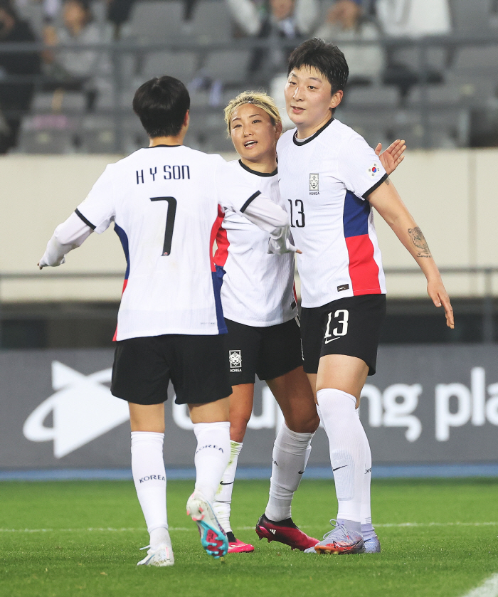 9년→4일 '언니가 돌아왔다' 박은선 잠비아 상대로 2연속 득점, 韓 2…