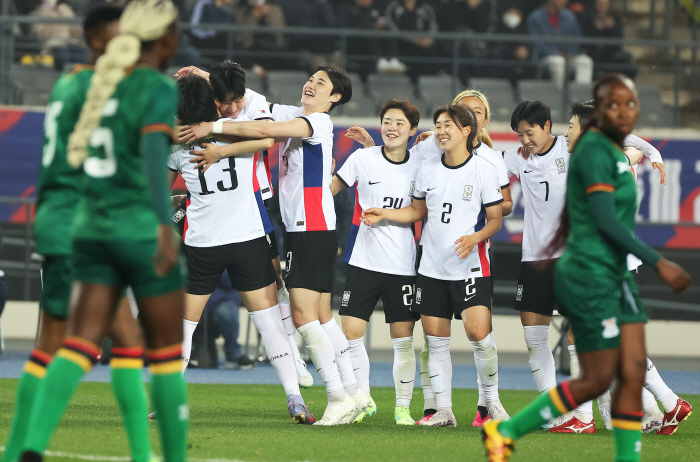 '이금민 해트트릭X박은선 2G-1AS' 콜린벨호,잠비아에 5대0 퍼펙트 …