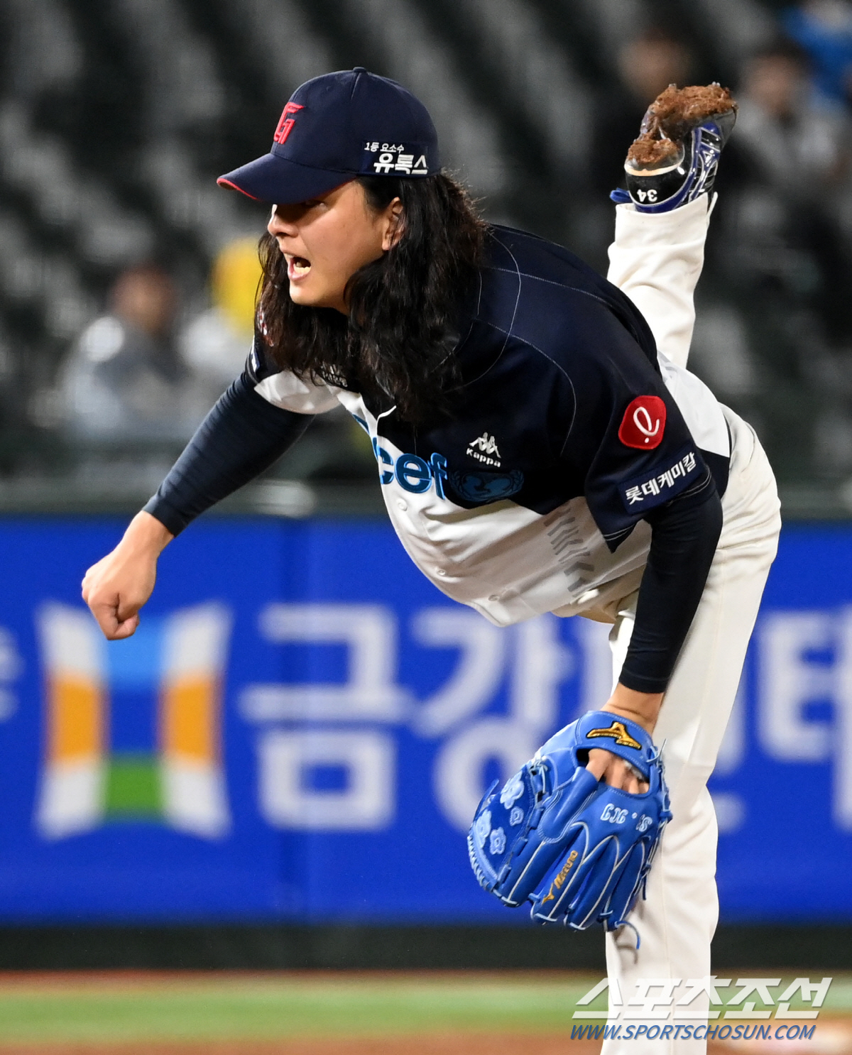 '안치홍 결승타' 19안타+6실책 주고받은 빗속 혈투…롯데, LG 4연승…