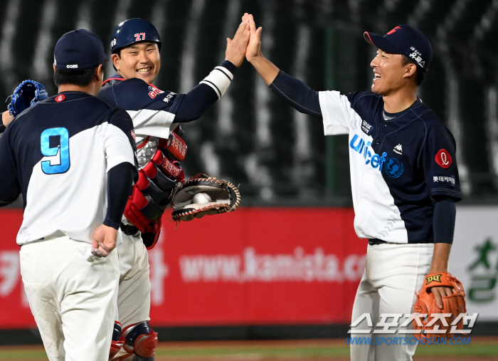"황성빈→김원중, 흥미진진한 경기" 파죽의 2연승, 사령탑은 활짝 웃었다…