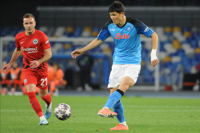 UEFA도 주목한 '월클' 김민재의 겸손한 속내 "유럽 최고 수비수? 팀…