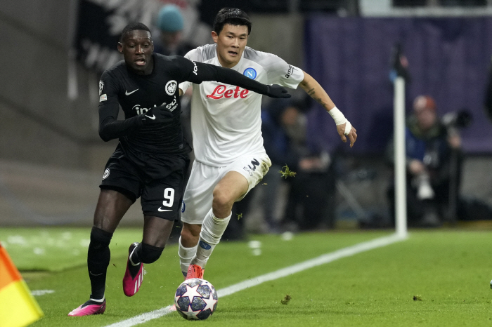 UEFA도 주목한 '월클' 김민재의 겸손한 속내 "유럽 최고 수비수? 팀…