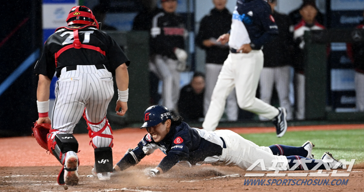 부상과 바꾼 롯데 2연승…'4할타자' 황성빈, 손가락 미세골절로 이탈