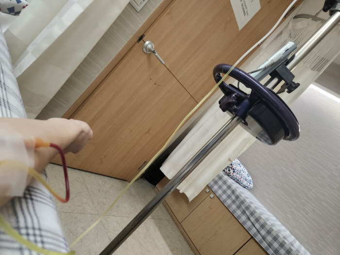 영양제 다 맞고 피가 역류 중인데…"병원 직원들은 모두 퇴근"